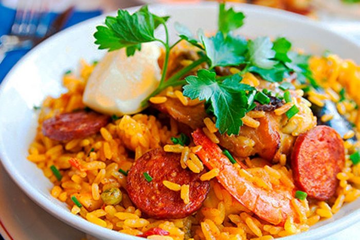 Mixed Paella with chicken, seafood and chorizo. - Paella Recipes